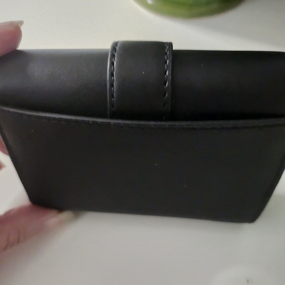 Michael Kors Carmen Wallet - Picture 2 of 4